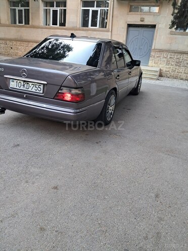 Mercedes E 220 1993, 601,629 km - 2.2 l - Bakı