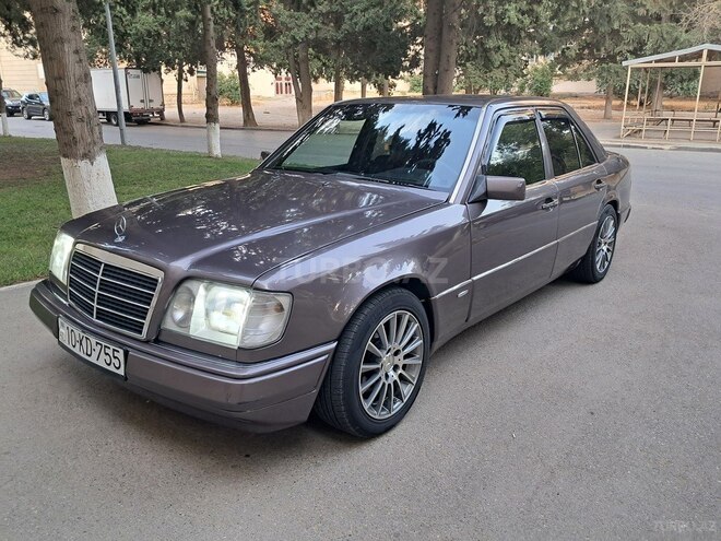 Mercedes E 220 1993, 601,629 km - 2.2 l - Bakı