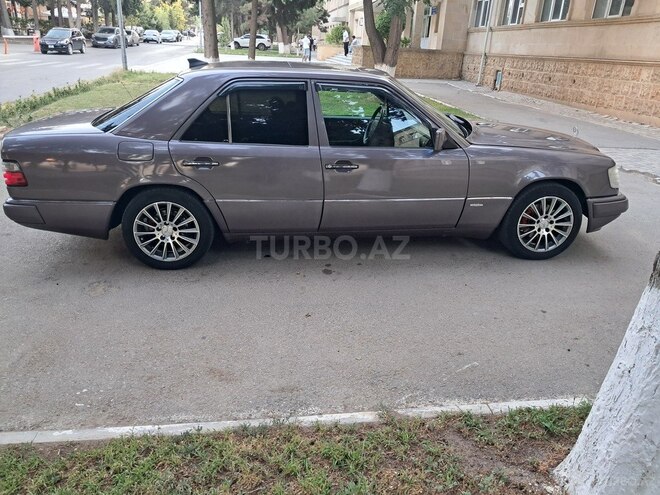 Mercedes E 220 1993, 601,629 km - 2.2 l - Bakı