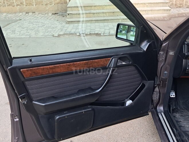 Mercedes E 220 1993, 601,629 km - 2.2 l - Bakı