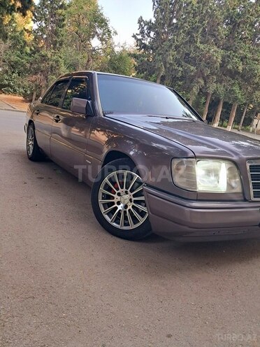 Mercedes E 220 1993, 601,629 km - 2.2 l - Bakı