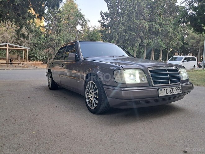Mercedes E 220 1993, 601,629 km - 2.2 l - Bakı