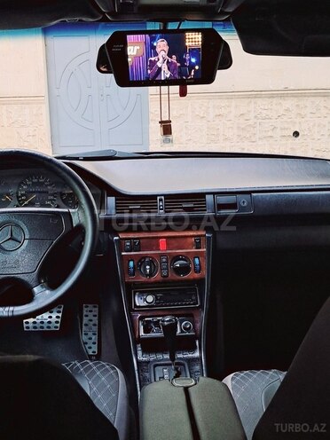 Mercedes E 220 1993, 601,629 km - 2.2 l - Bakı