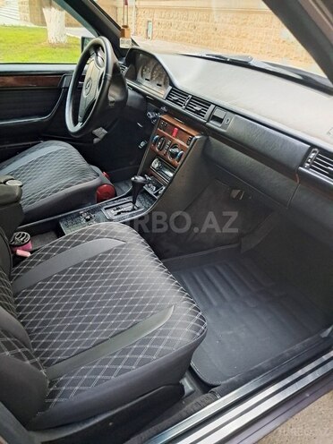 Mercedes E 220 1993, 601,629 km - 2.2 l - Bakı