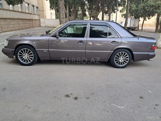 Mercedes E 220 1993, 601,629 km - 2.2 l - Bakı