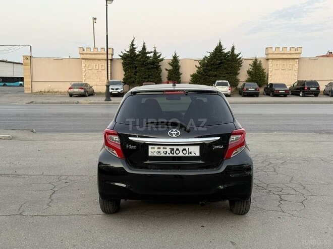 Toyota Vitz 2015, 111,000 km - 1.3 л - Bakı