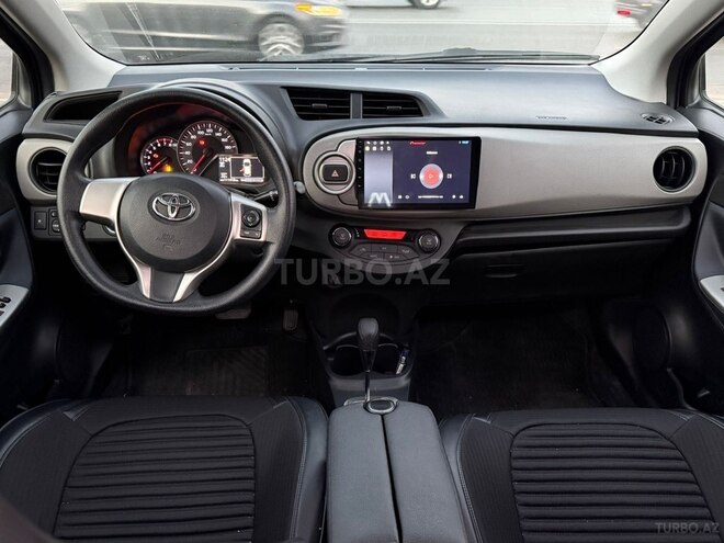 Toyota Vitz 2015, 111,000 km - 1.3 л - Bakı