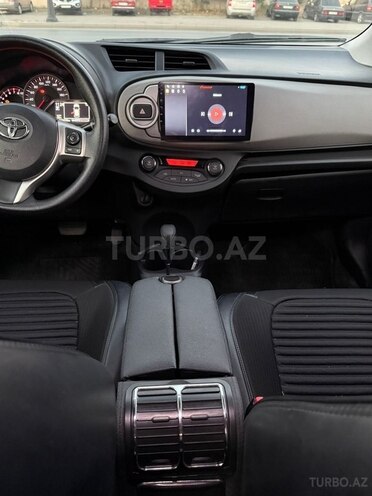 Toyota Vitz 2015, 111,000 km - 1.3 л - Bakı