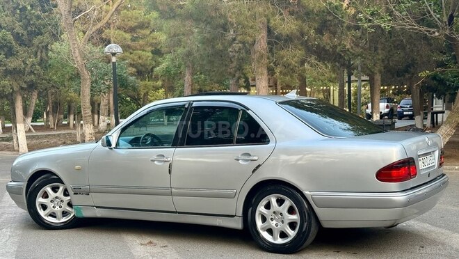 Mercedes E 240 1997, 320,457 km - 2.4 l - Bakı