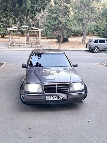 Mercedes E 220 1993, 601,629 km - 2.2 l - Bakı