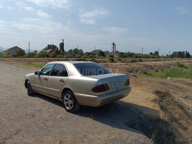 Mercedes E 220 1996, 356,260 km - 2.2 l - Astara