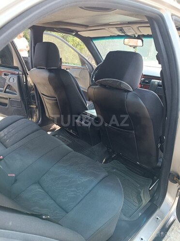 Mercedes E 220 1996, 356,260 km - 2.2 l - Astara