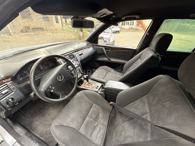 Mercedes E 270 2000, 160,000 km - 2.7 l - Tovuz