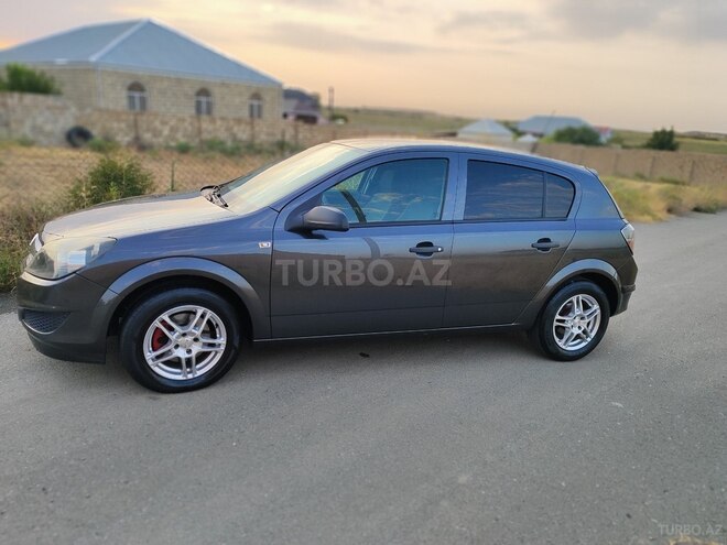 Opel Astra 2009, 313,250 km - 1.4 l - Naftalan