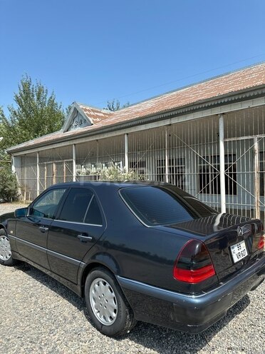Mercedes C 240 1997, 413,000 km - 2.4 л - Sabirabad