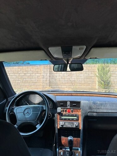 Mercedes C 240 1997, 413,000 km - 2.4 л - Sabirabad