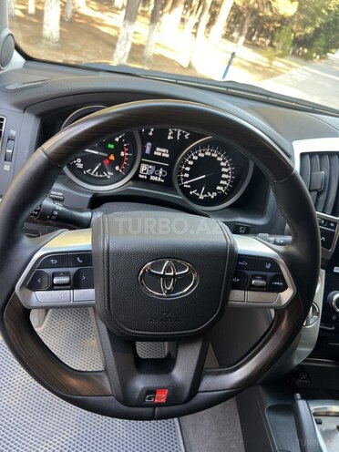 Toyota Land Cruiser-4