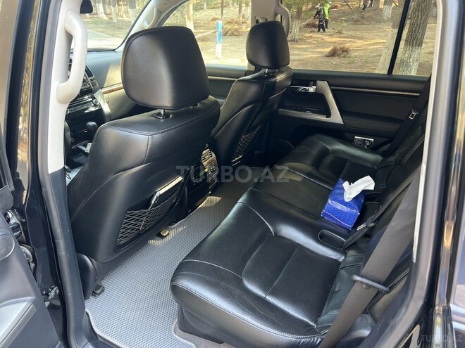 Toyota Land Cruiser-10