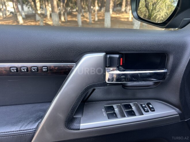 Toyota Land Cruiser-6