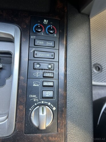 Toyota Land Cruiser-5