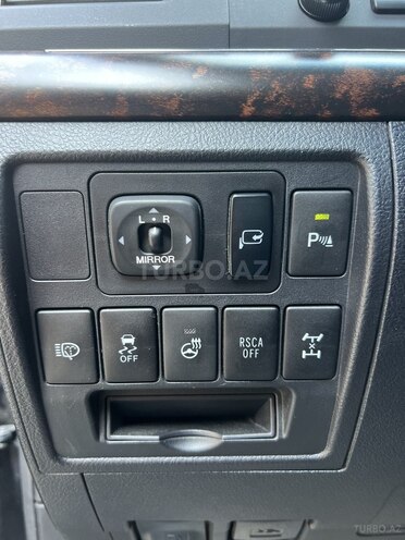 Toyota Land Cruiser-18