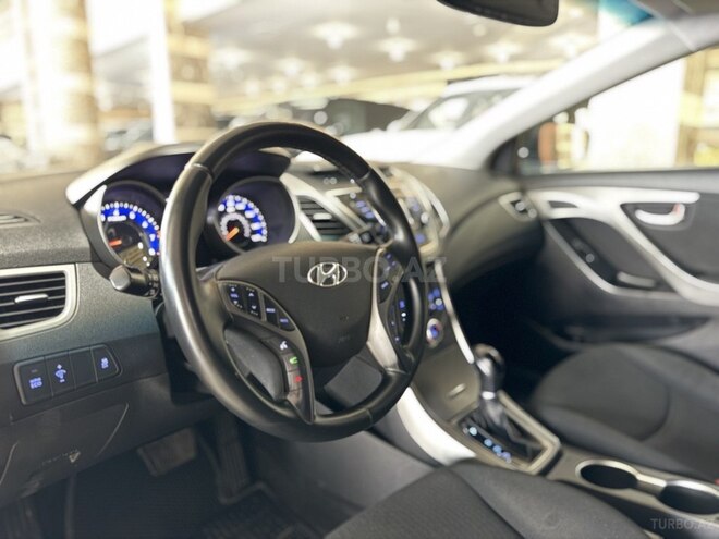 Hyundai Elantra 2015, 90,000 km - 1.8 л - Bakı