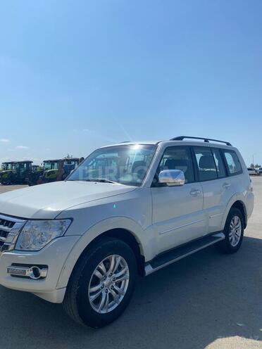 Mitsubishi Pajero 2018, 213,900 km - 3.8 л - Bakı