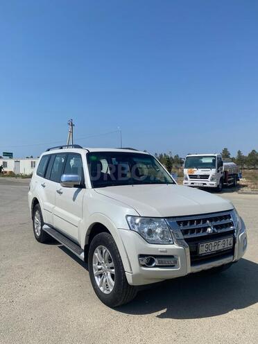 Mitsubishi Pajero 2018, 213,900 km - 3.8 л - Bakı