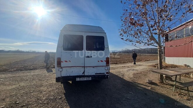 Mercedes 208 D 1992, 300,000 km - 2.3 l - Tovuz