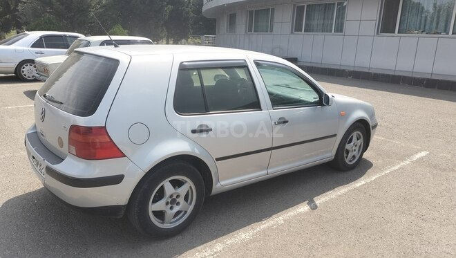 Volkswagen Golf 1998, 306,000 km - 1.6 l - Qazax