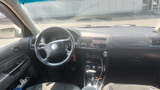 Volkswagen Golf 1998, 306,000 km - 1.6 l - Qazax