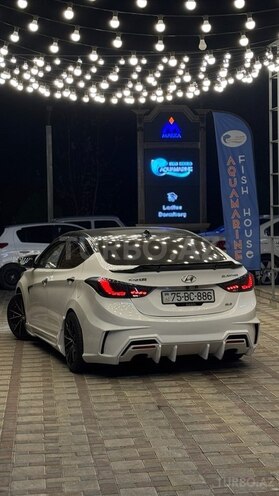 Hyundai Elantra-10
