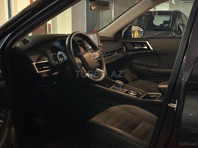 Mitsubishi Outlander 2025, 4,747 km - 2.5 l - Bakı