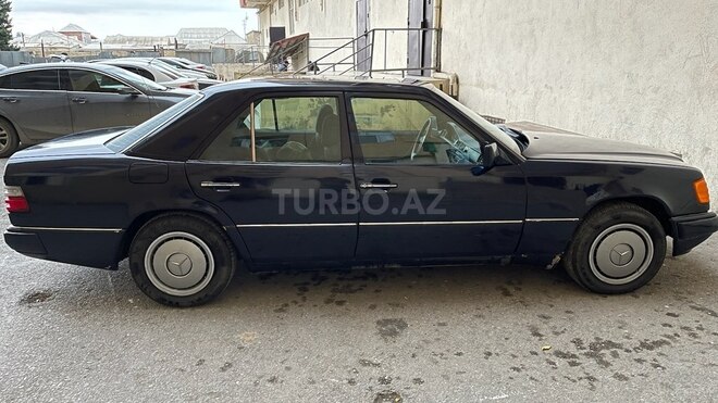 Mercedes E 220 1992, 438,000 km - 2.2 л - Bakı