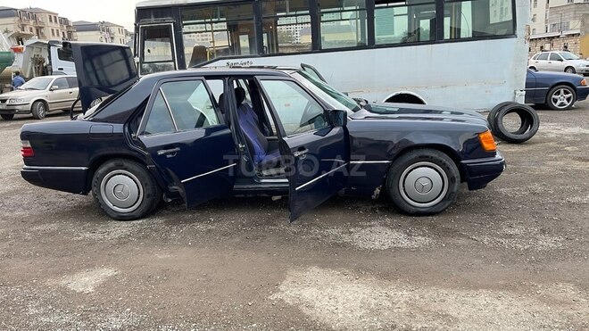 Mercedes E 220 1992, 438,000 km - 2.2 л - Bakı