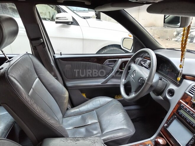 Mercedes E 320 2000, 265,000 km - 3.2 л - Bakı