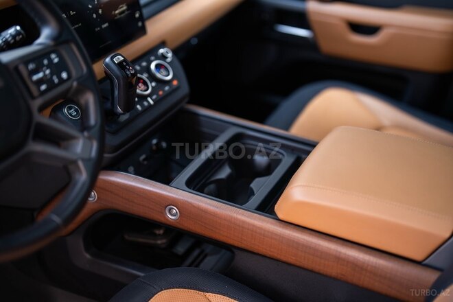 Land Rover Defender 2024, 35,800 km - 2.0 l - Bakı