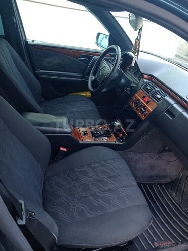 Mercedes E 230 1997, 351,000 km - 2.3 l - Tovuz