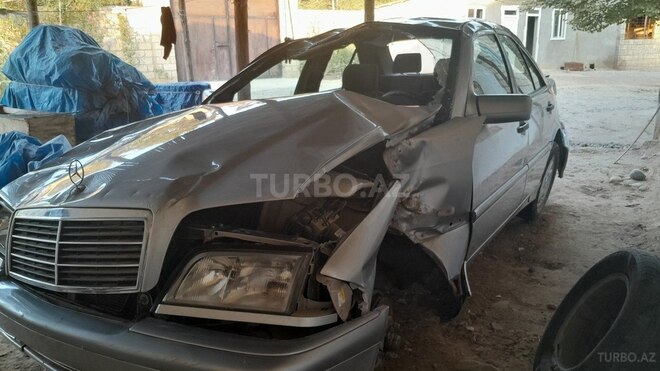 Mercedes C 200 2000, 260,000 km - 2.0 l - Beyləqan