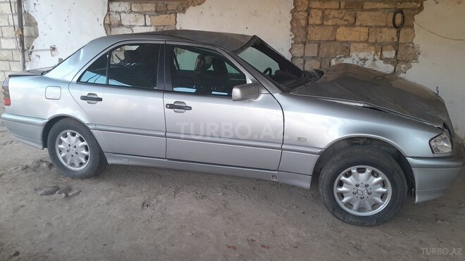 Mercedes C 200 2000, 260,000 km - 2.0 l - Beyləqan