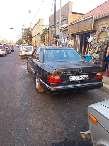 Mercedes E 220 1993, 399,732 km - 2.2 l - Gəncə