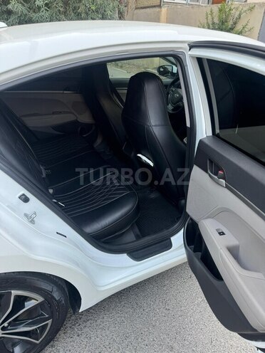 Hyundai Elantra 2016, 203,991 km - 2.0 л - Bakı