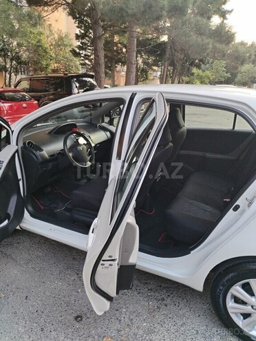 Toyota Yaris 2009, 150,000 km - 1.3 l - Bakı