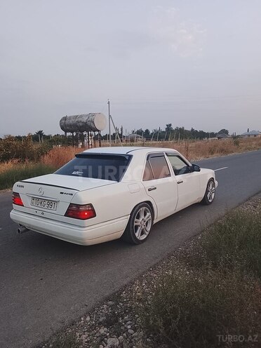 Mercedes E 220 1995, 377,000 km - 2.2 l - Qusar