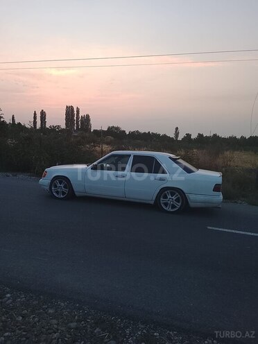 Mercedes E 220 1995, 377,000 km - 2.2 l - Qusar