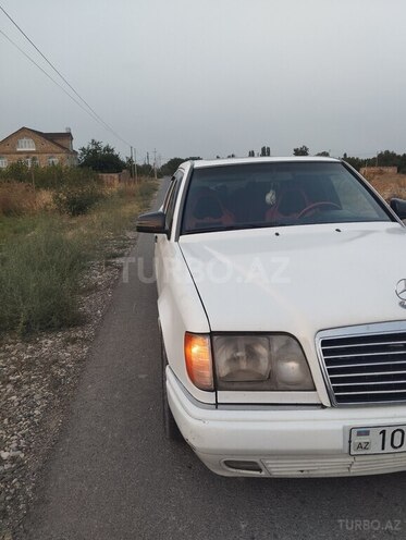 Mercedes E 220 1995, 377,000 km - 2.2 l - Qusar