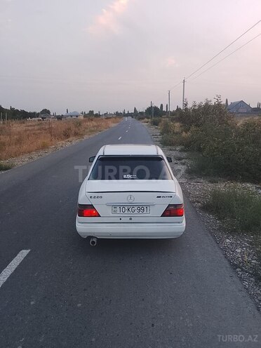 Mercedes E 220 1995, 377,000 km - 2.2 l - Qusar
