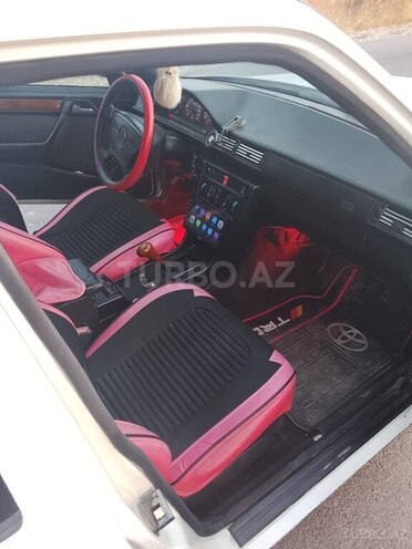 Mercedes E 220 1995, 377,000 km - 2.2 l - Qusar