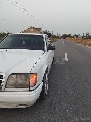 Mercedes E 220 1995, 377,000 km - 2.2 l - Qusar