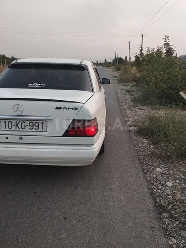 Mercedes E 220 1995, 377,000 km - 2.2 l - Qusar